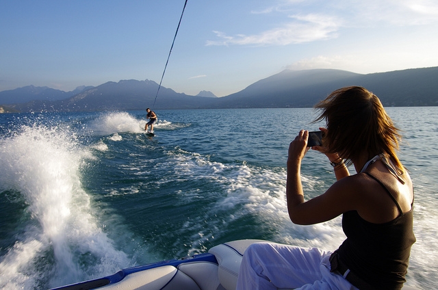  Surfen Sie auf künstlichen Wellen 
